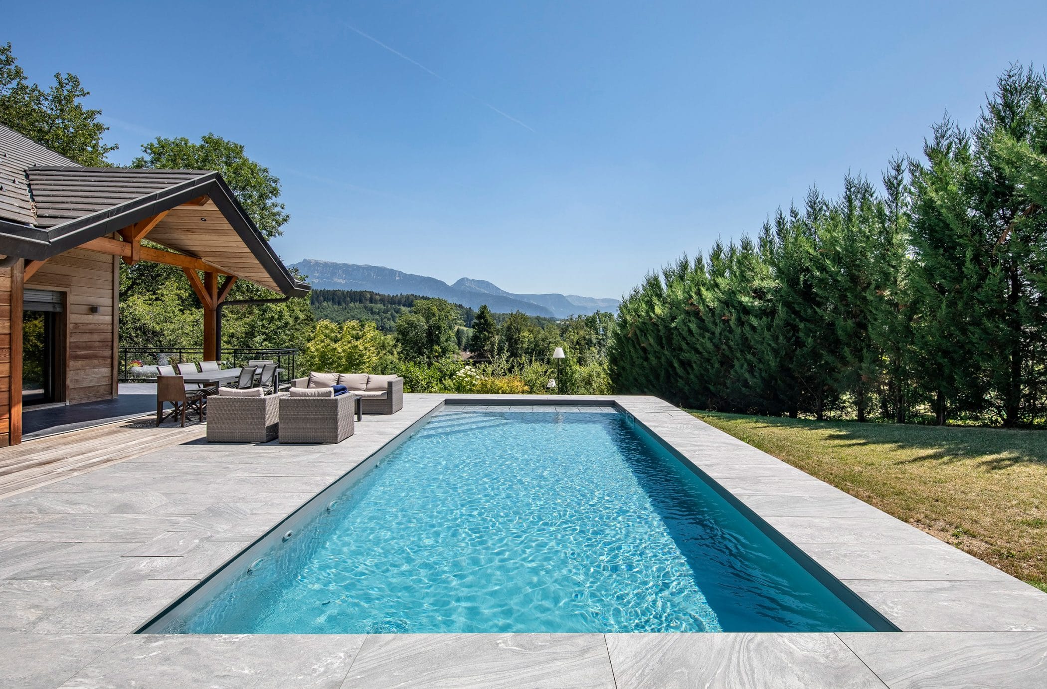 piscines_magiline_forme_rectangle_2019-MAGILINE-LALIGNEDUTEMPS-EVIRES-_FRED_PIEAU-5867_original-RT